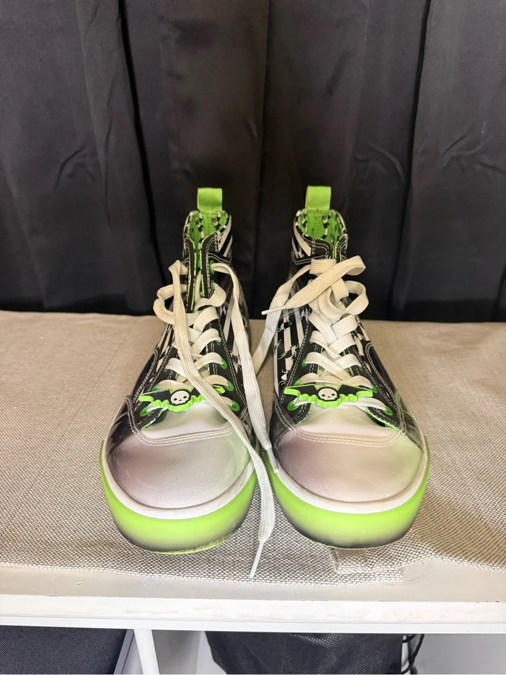Mens Beetlejuice Lime Green High-Top Sneakers Size 10